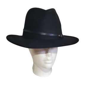 Chic Black Wide-Brim Fedora